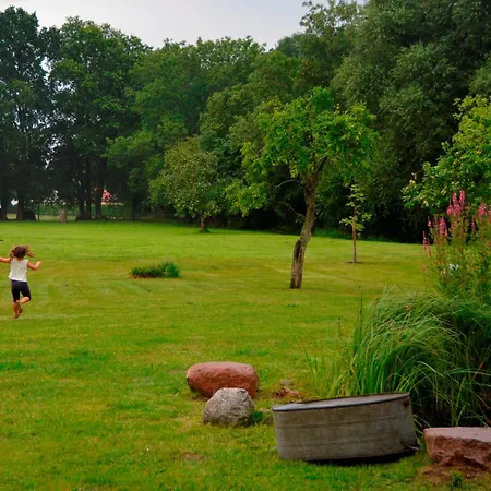 Apartmán Scheunenloft Usedom-4, Grosszuegige Familienoase, Hunde-freundlich Mit Riesigem Garten *
